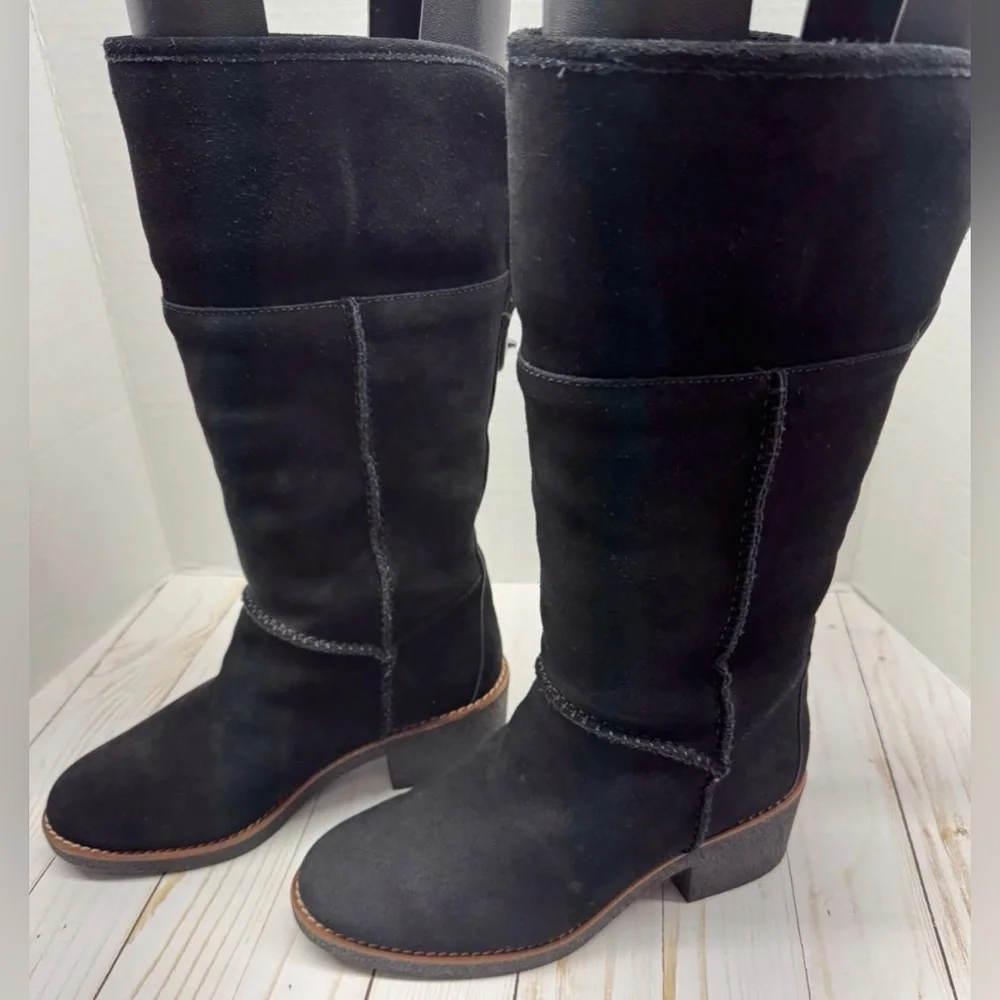 Coach FG1011 Turnlock Shearling Boots Size 6